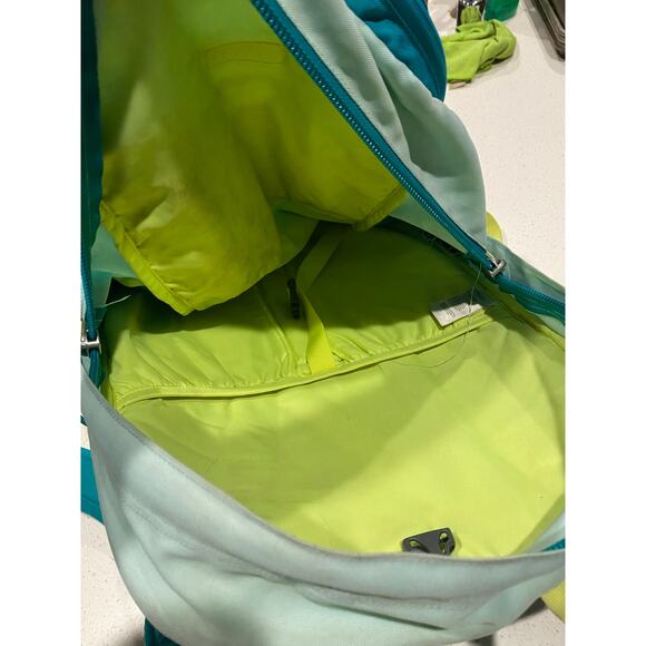 The North Face Slingshot Two Tone Green/Light Blue Multi Pocket Backpack Hiking - Picture 4 of 5